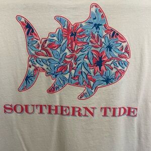 Southern Tide white T-Shirt with Tropical Fish Design Women M